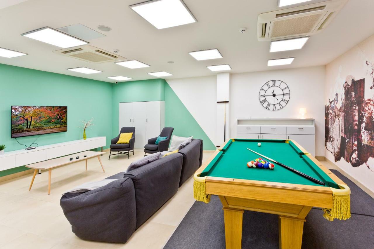Camplus Pamplona Apartment Bagian luar foto